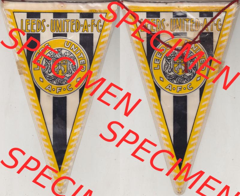 Internationaler Fußball Wimpel der GBR England Leeds United – auch bekannt als The Whites, The Peacocks ist ein Fußballverein. Komplettansicht mit Vorderseite und Rückseite... Sammlung