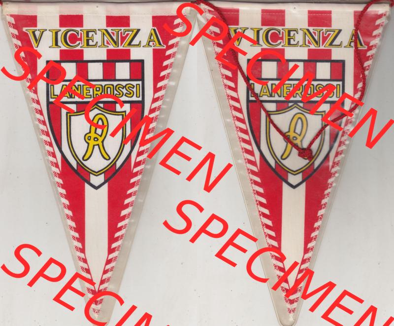 Internationaler Fußball Wimpel von Lanerossi Vicenza, Lanerossi Vicenza war von 1953 bis 1990 ein italienischer Fußballverein. Komplettansicht von einen Internationalen Wimpel,... Sammlung