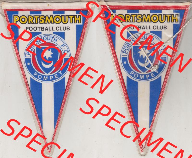 Internationaler Fußball Wimpel aus GBR England, der Verein FC Portsmouth, auch als Pompey bekannt, ist ein Fußballverein aus der Stadt Portsmouth. Komplettansicht mit... Sammlung