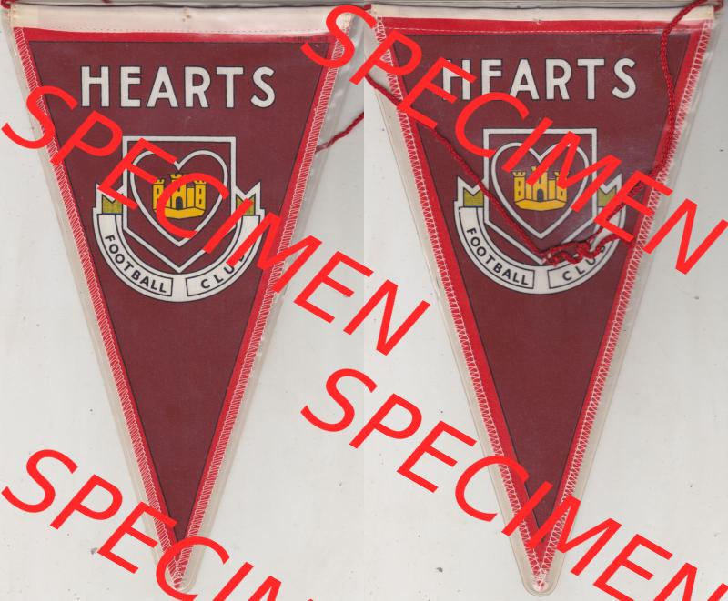 Internationaler Fußball Wimpel der GBR Schottland Heart of Midlothian Football Club, allgemein bekannt als Hearts. Komplettansicht mit Vorderseite und Rückseite als Bildmaterial... Sammlung