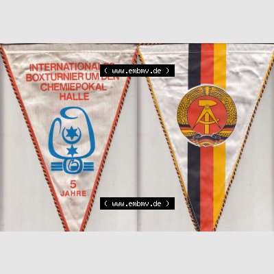 DDR Sportclub Wimpel Internationales Boxturnier um den Chemiepokal Halle - 5 Jahre. Komplettansicht von einen Wimpel aus der DDR, Sportwimpel der Sportart Boxen zu DDR-Zeiten von einen Boxverein... Sammlung
