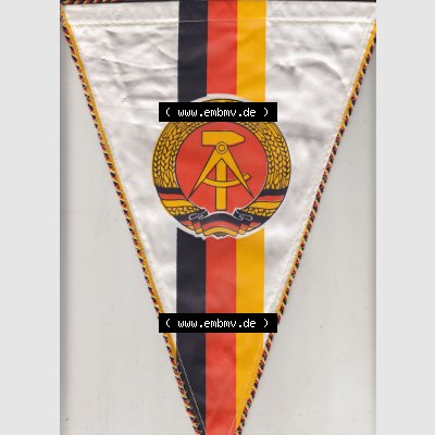 DDR Sportclub Wimpel Internationales Boxturnier um den Chemiepokal Halle - 5 Jahre. Rückseite von einen Wimpel aus der DDR, Sportwimpel der Sportart Boxen zu DDR-Zeiten von einen Boxverein... Sammlung
