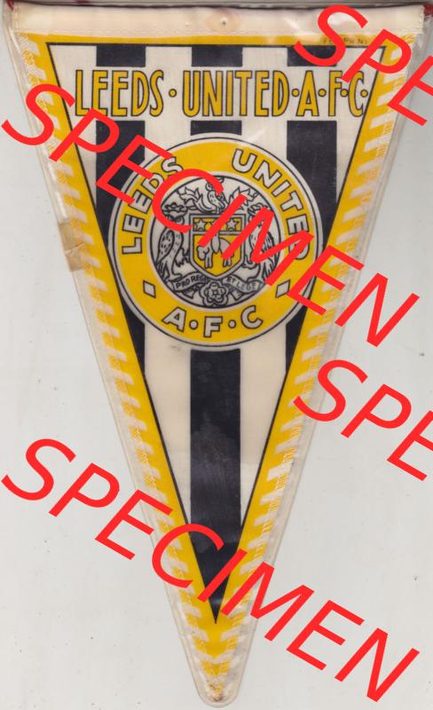 Internationaler Fußball Wimpel der GBR England Leeds United – auch bekannt als The Whites, The Peacocks ist ein Fußballverein. Vorderseite vom Fußball-Wimpel vom Fußballclub... Sammlung